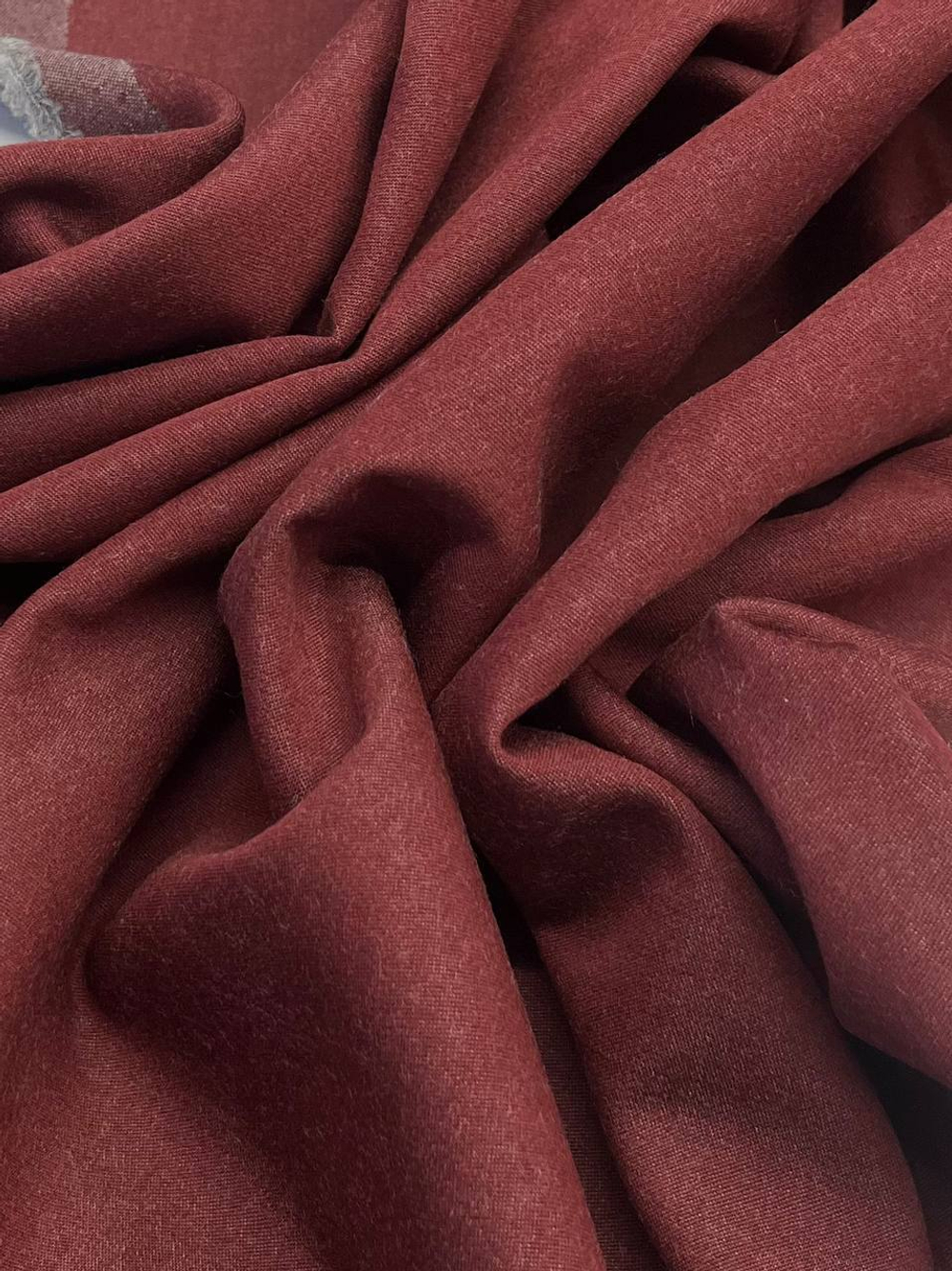 Шерсть костюмно-плательная красно-серая