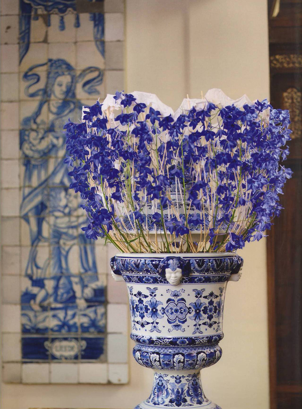 Royal Delft Masterpieces by Pim van den Akker