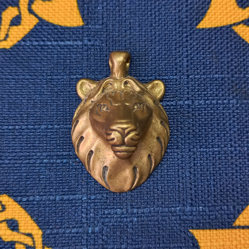 Подвеска. Лев