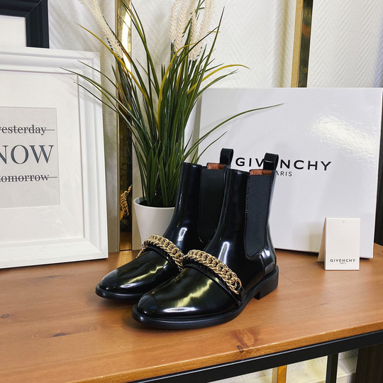 Кожаные ботинки