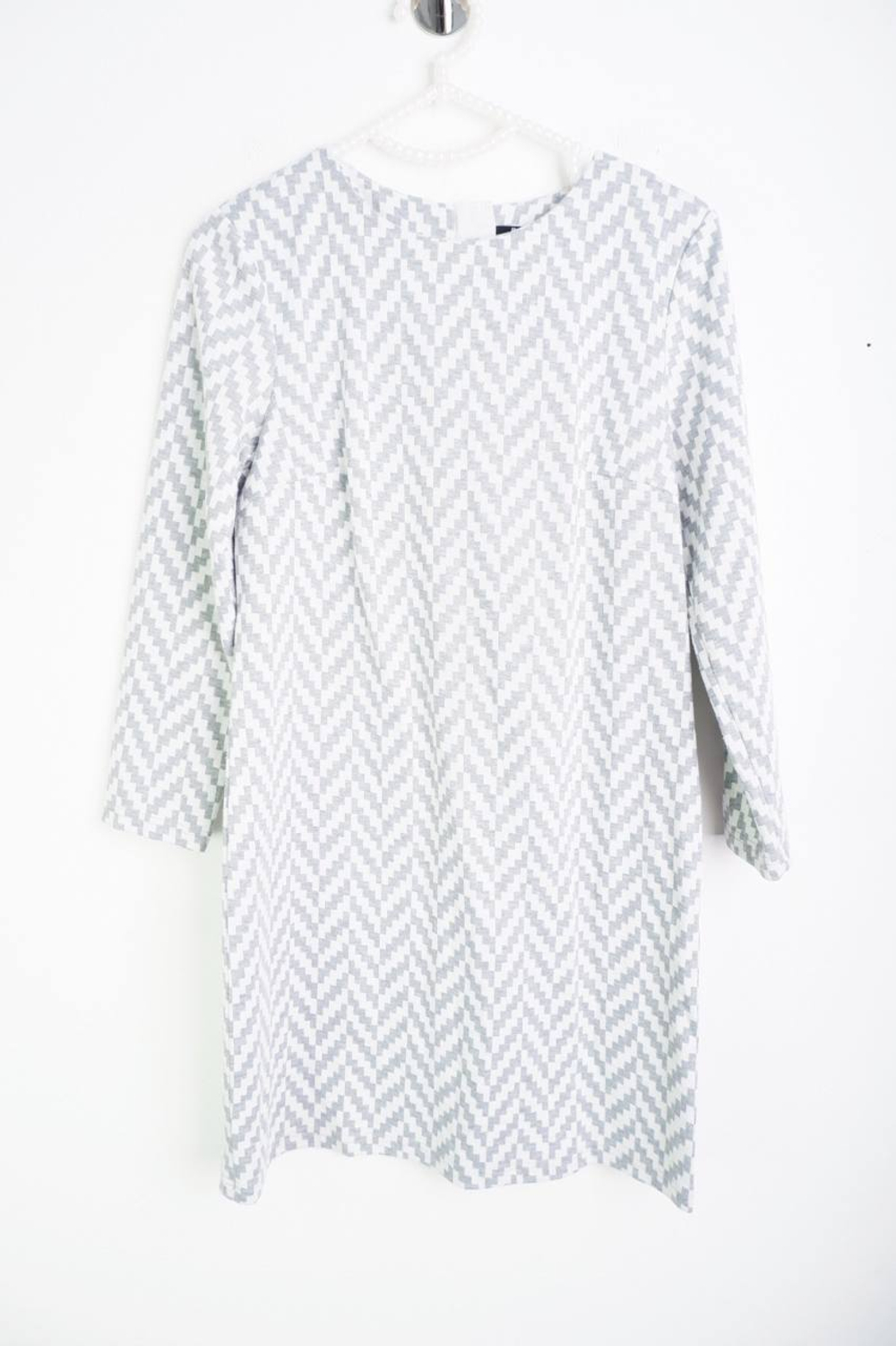 Платье Zolla приятной расцветки, маркировка XS, визуально на 42 размер