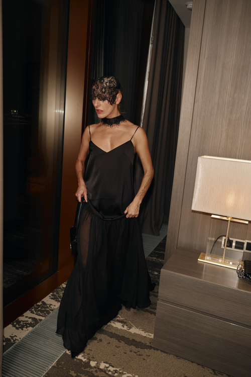 Платье на тонких бретелях bk