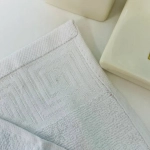 Полотенце махровое 70*140см «POSEIDON» цвет белый 01000 плотность 420гр/м2 с петелькой-подвесом