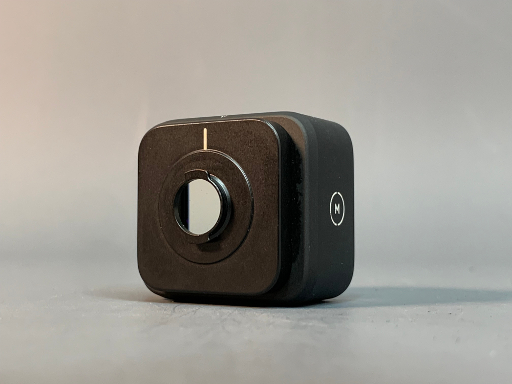 Moment Anamorphic Lens Blue Flare 1,33×