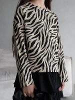 Летний костюм для девочки, лонгслив и юбка