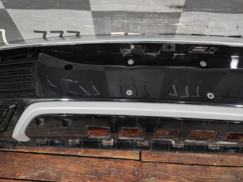 Юбка заднего бампера Hongqi HS3 1 23-нв Б/У Оригинал 2804113HT01