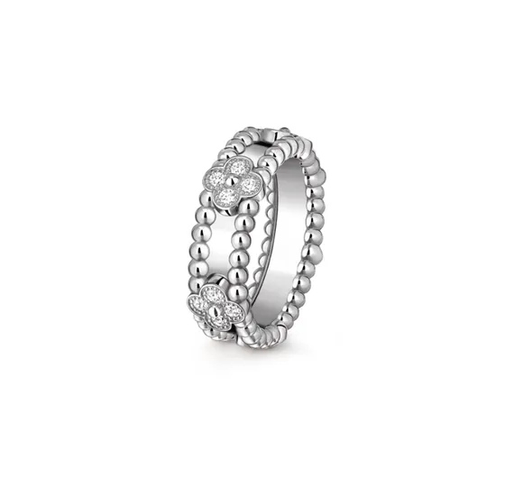 Кольцо VAN CLEEF & ARPELS Perlee Clover