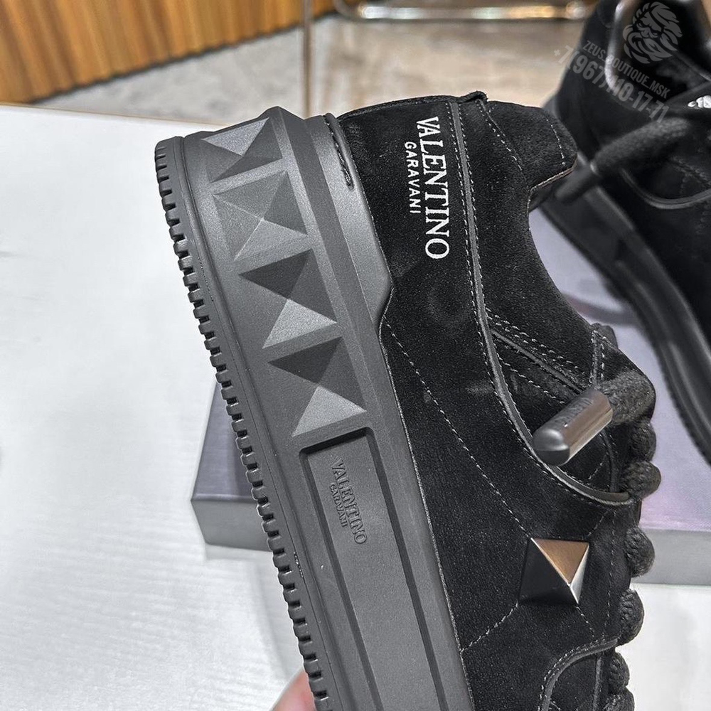 Кроссовки Valentino