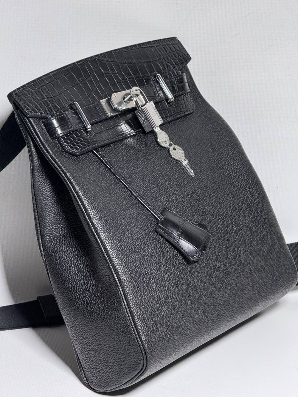 Сумка-мессенджер из кожи крокодила Hermes