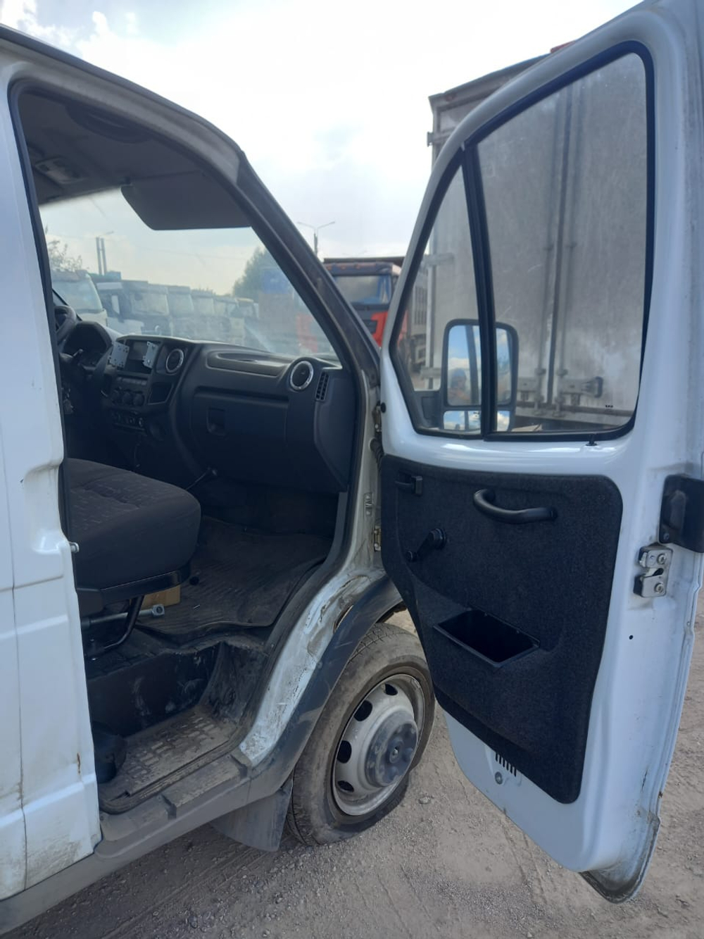 GAZ GAZELLE BUSINESS Промтоварный 172451 (Бензин/Газ, 2,7 л, 107 л.с.)
