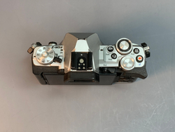 Olympus OM-D E-M5 Mark II 64.700 кадров, сломан батарейный отсек