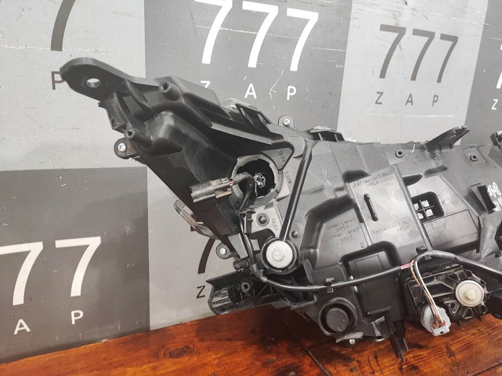 Фара левая LED Toyota RAV4 V (XA50) 18-нв Б/У Оригинал 8118542842