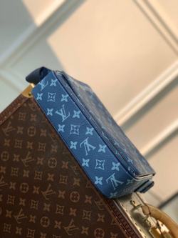 Сумка через плечо Louis Vuitton District PM