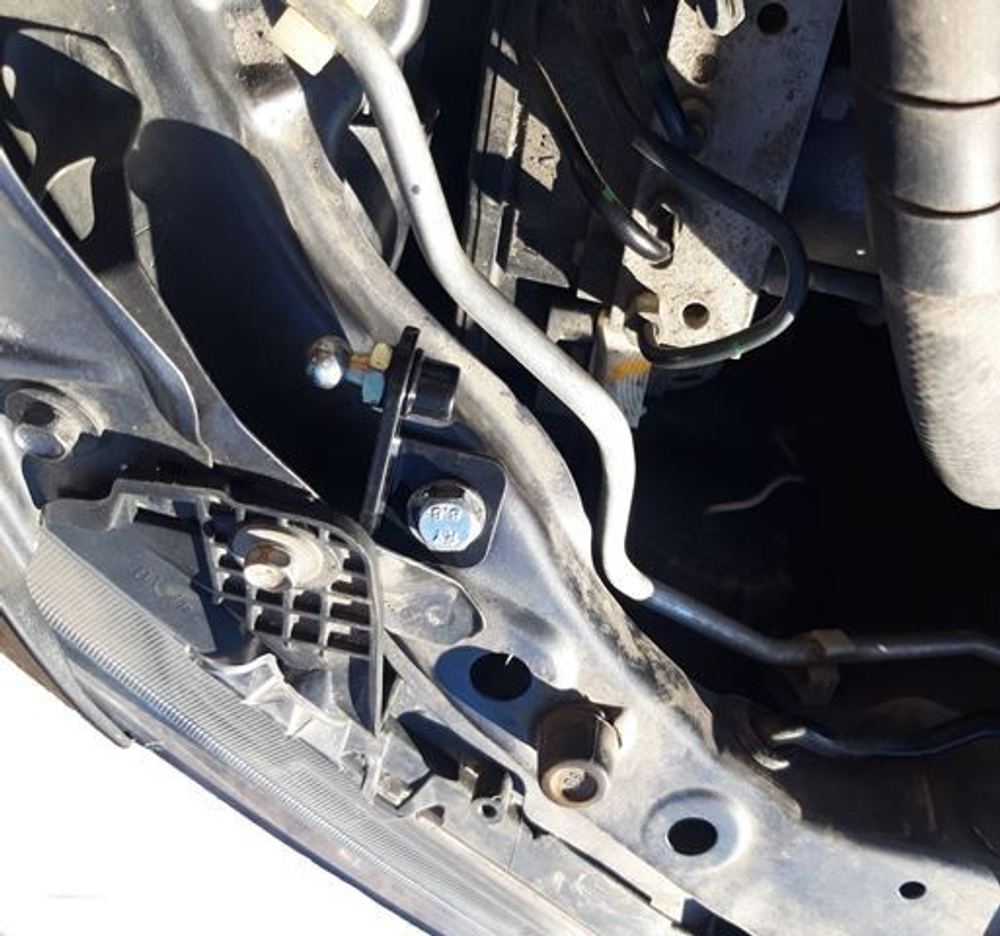 Амортизатор (упор) капота на Honda Civic 04-05(с 2011по 2016 г.в.)Autoinnovation