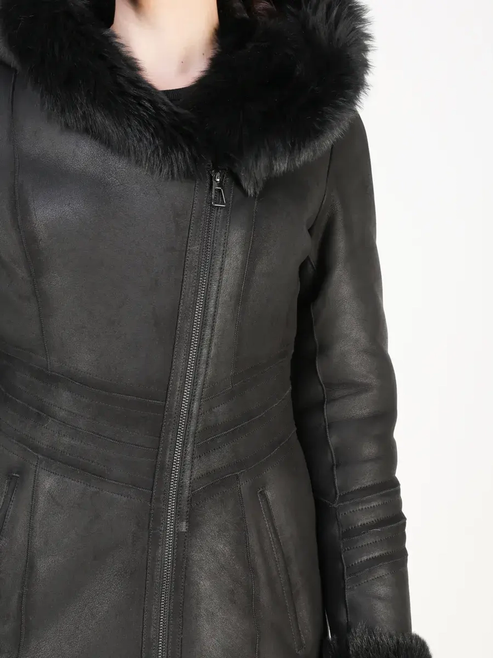 Дубленка зимняя натуральная с капюшоном