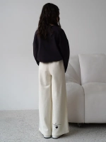 Спортивный костюм для девочки в школу