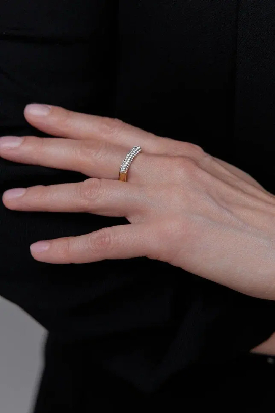 Кольцо прямоугольное с маленькими кристаллами, оттенок золото