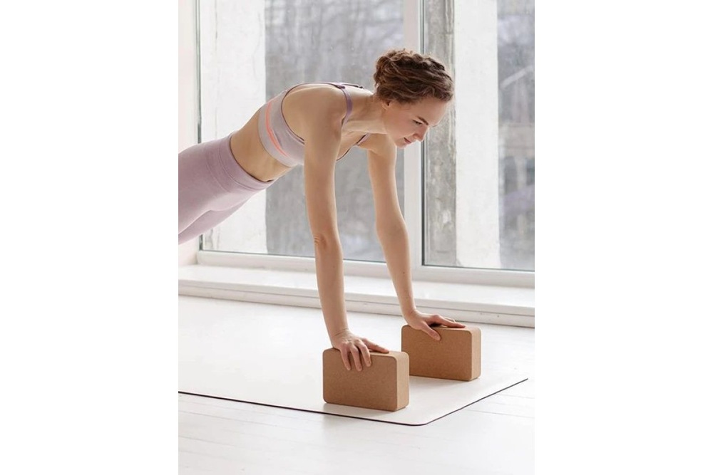 Блок для йоги Пробковый Urbanfit (2 шт) в комплекте с тренировочным ремнем