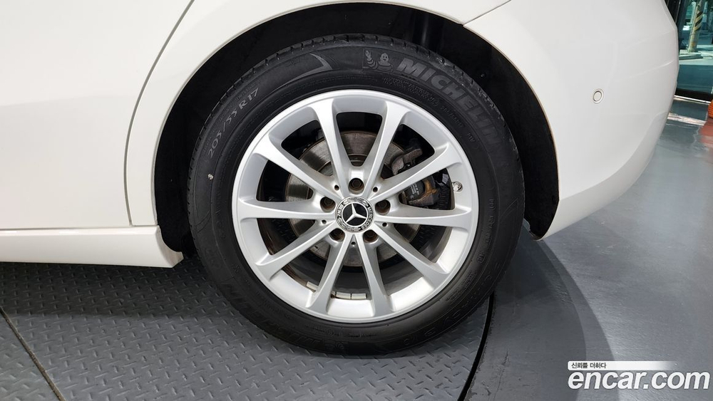 Mercedes-Benz A-Class W177 A220 Hatchback (11.2019)