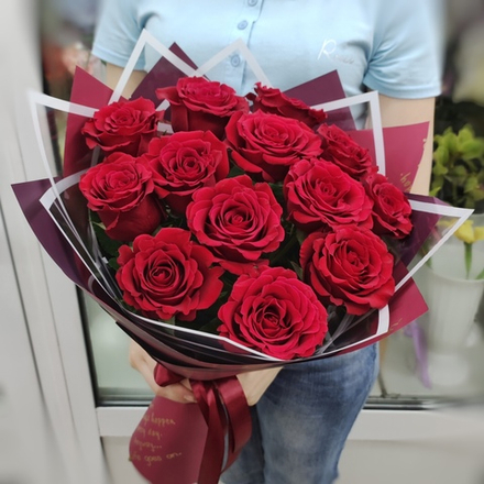 Букет из 13 красных роз (Кения 60 см)