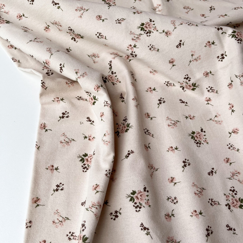 Фланель Розы на светло-бежевом фоне