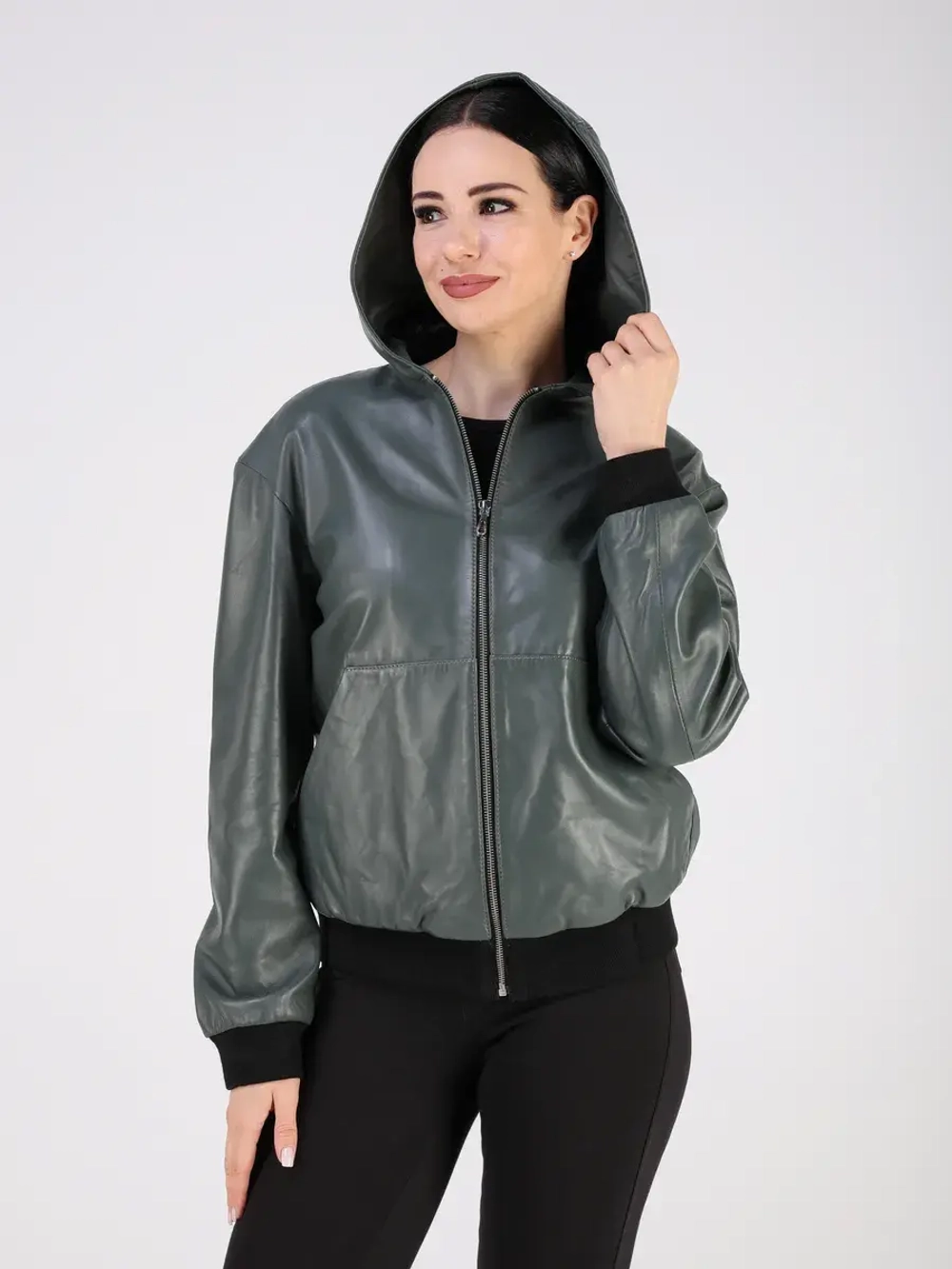 Кожаная куртка демисезонная с капюшоном