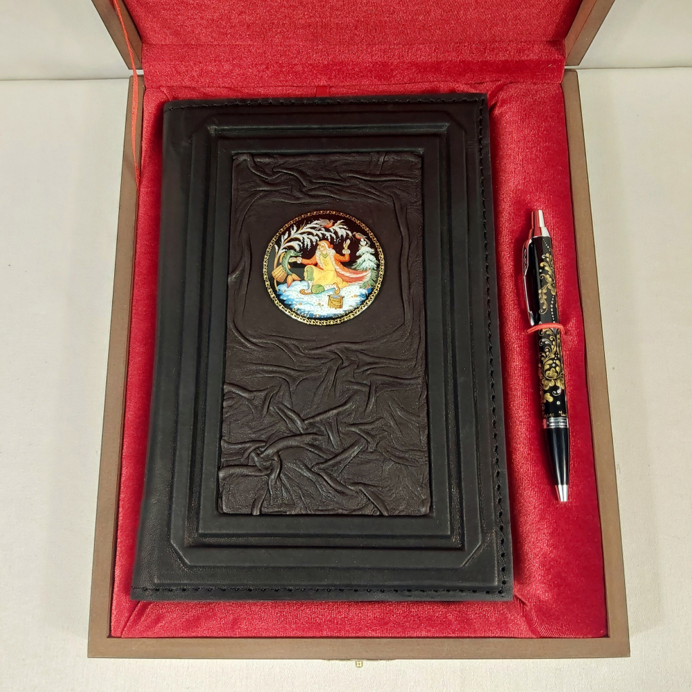 Ежедневник А5 "По-щучьему веленью" (обложка из натуральной кожи) и ручкой с росписью Палех в футляре