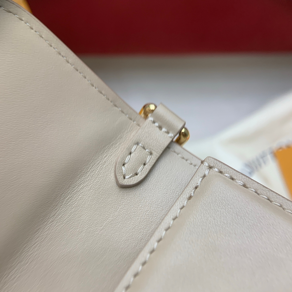 Louis Vuitton Wallet On Chain LV Bloom