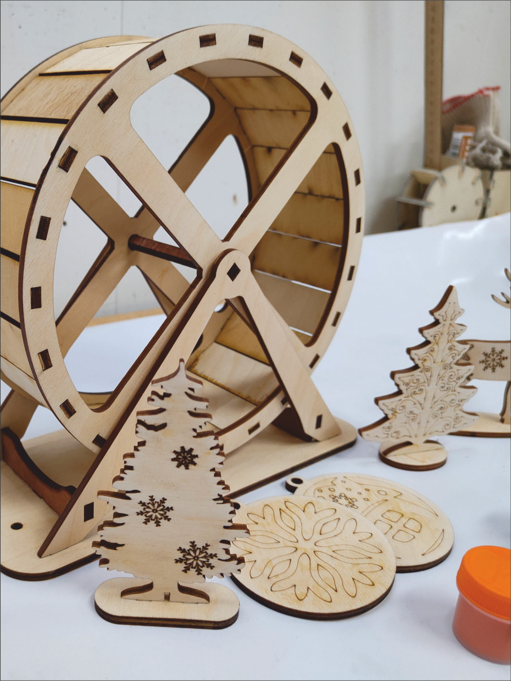 Новогоднее беговое колесо для грызуна 20см