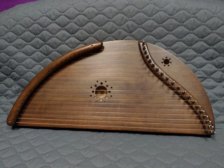 Гусли шлемовидные 20 струн с подлокотником