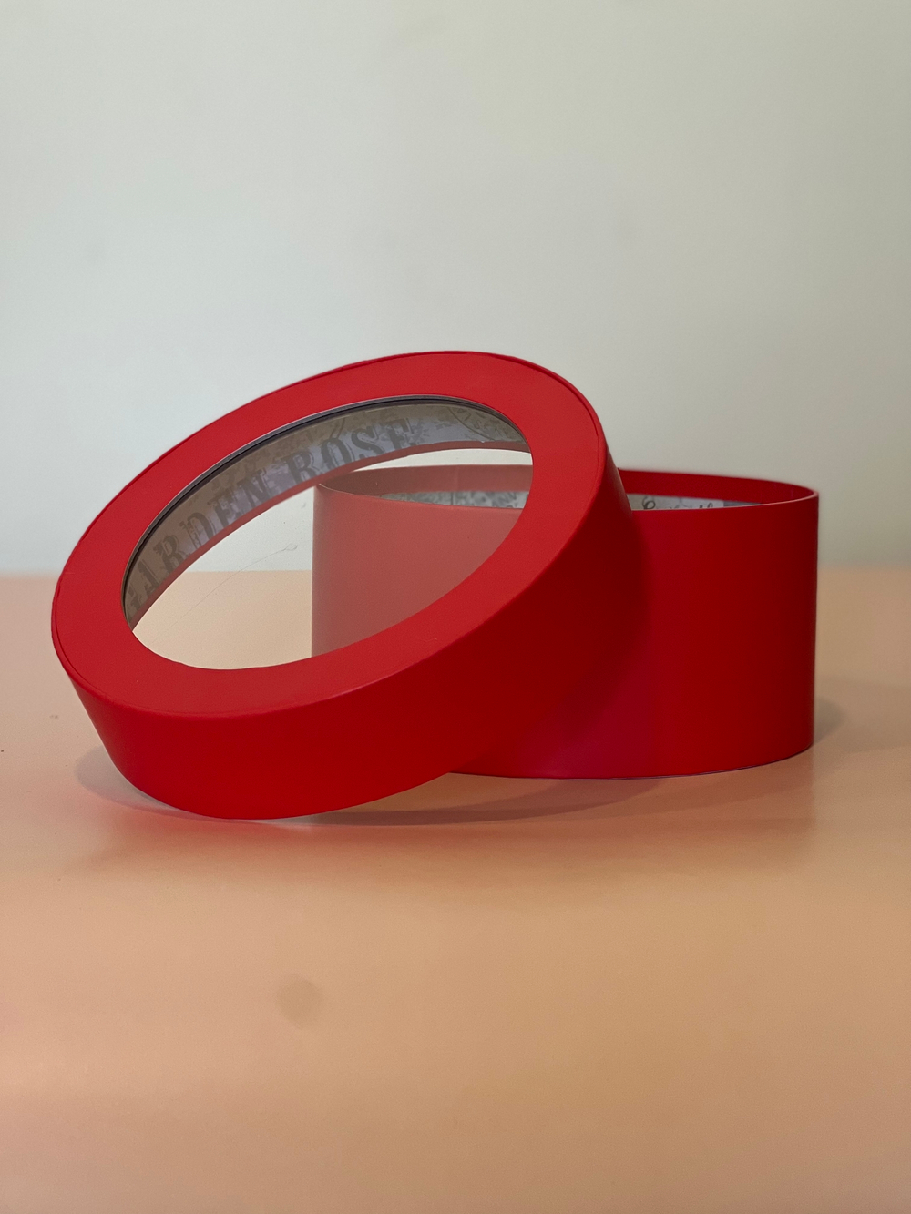 Короткая коробка с прозрачной крышкой  20 х 10 см  Цвет; красный. Розница 450 рублей