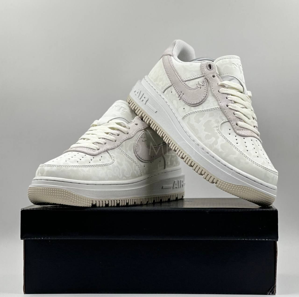 Nike Air Force 1 Lux