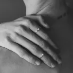 Кольцо тонкое с жемчугом