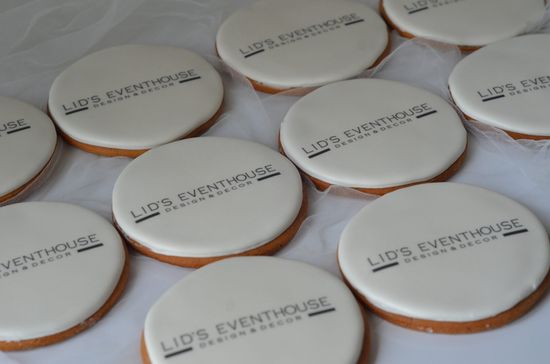 Пряники с логотипом Lancman School