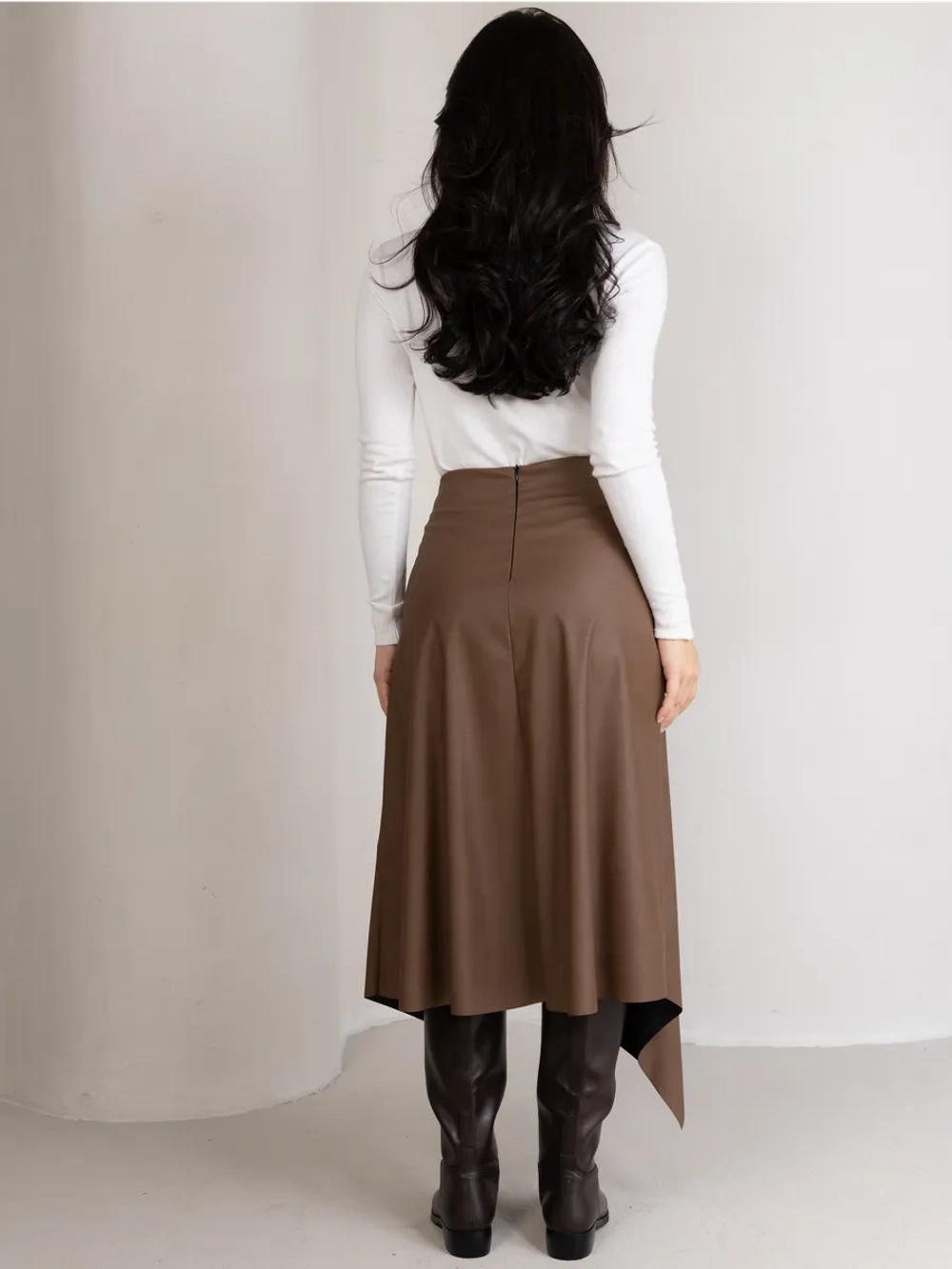 Юбка кожаная трапеция миди