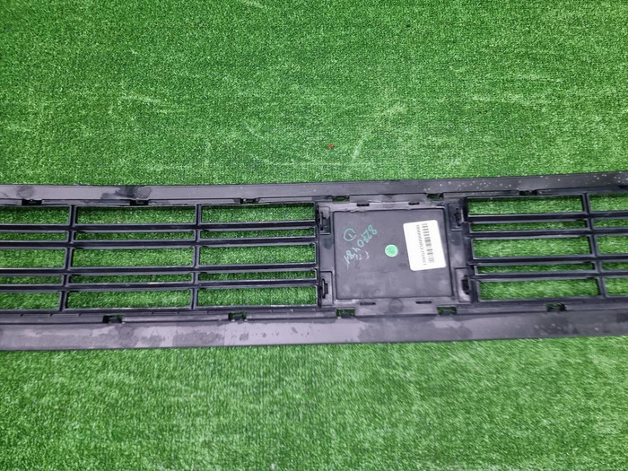 Решетка переднего бампера Voyah Dream (2021-н.в.)