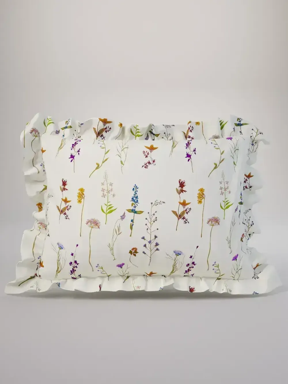 Декоративная наволочка с рюшами, оборками "Маргарита" 50х70 см, 1 шт, без молнии