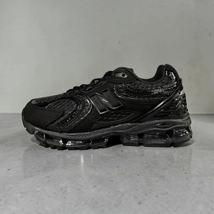 New Balance 1954R • Total Black