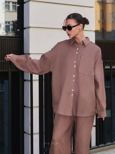 Коричневый льняной брючный костюм с необработанными краями