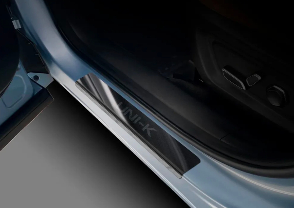 Накладки на пороги AutoMax для Changan UNI-K 2020-н.в., рынок РФ, нерж. сталь, с надписью, 4 шт., AMCHUNIK01