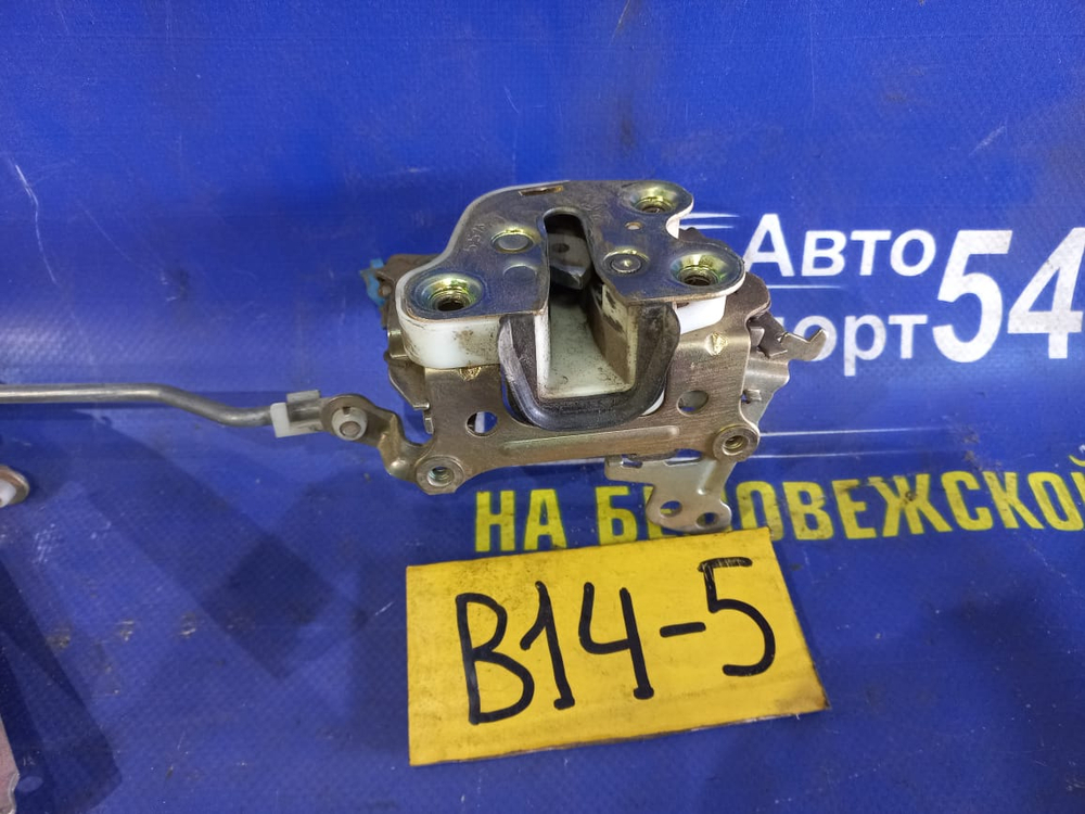 Замок багажника NISSAN RASHEEN 1995