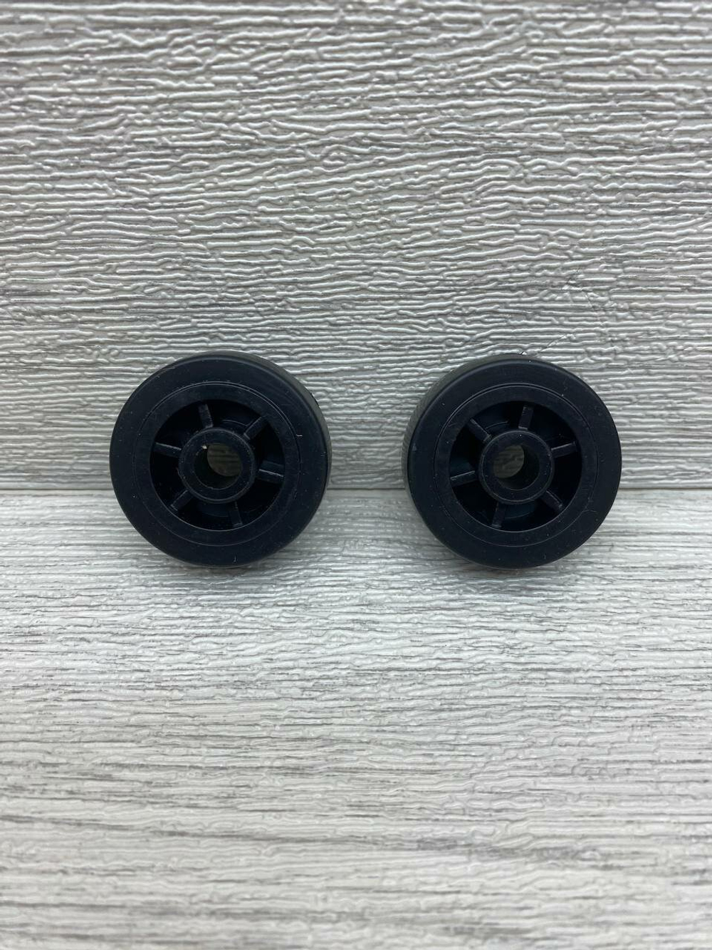 Колесо для мебели прорезиненное ролик для дивана диаметр 40 мм отверстие 8 мм 4 шт