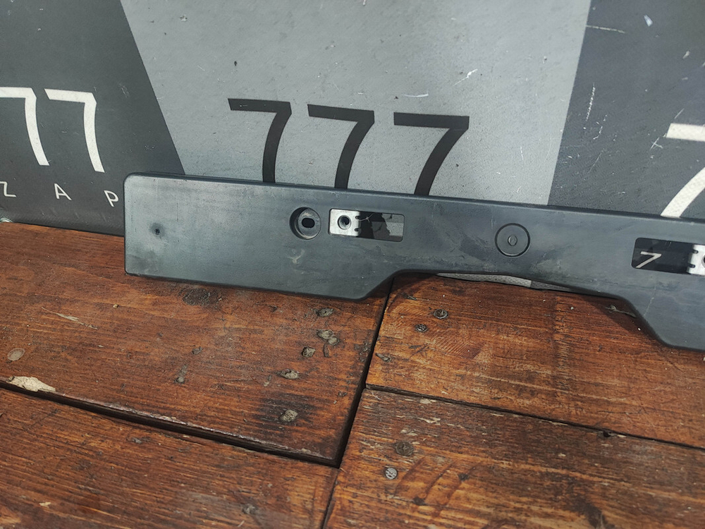 Площадка гос. номера Toyota RAV4 IV (XA40) 15-18 Б/У Оригинал 5211442120