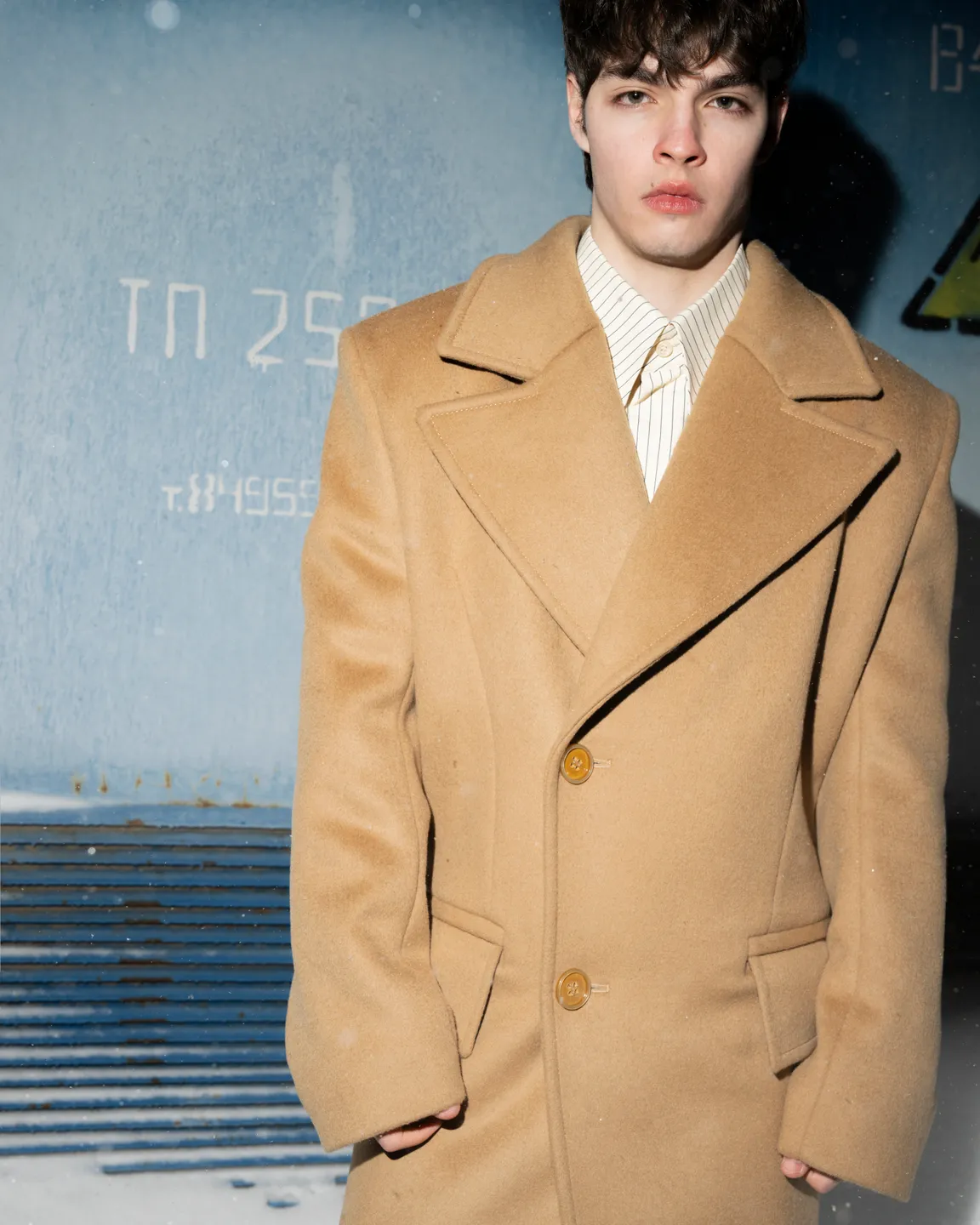 Бежевое пальто 