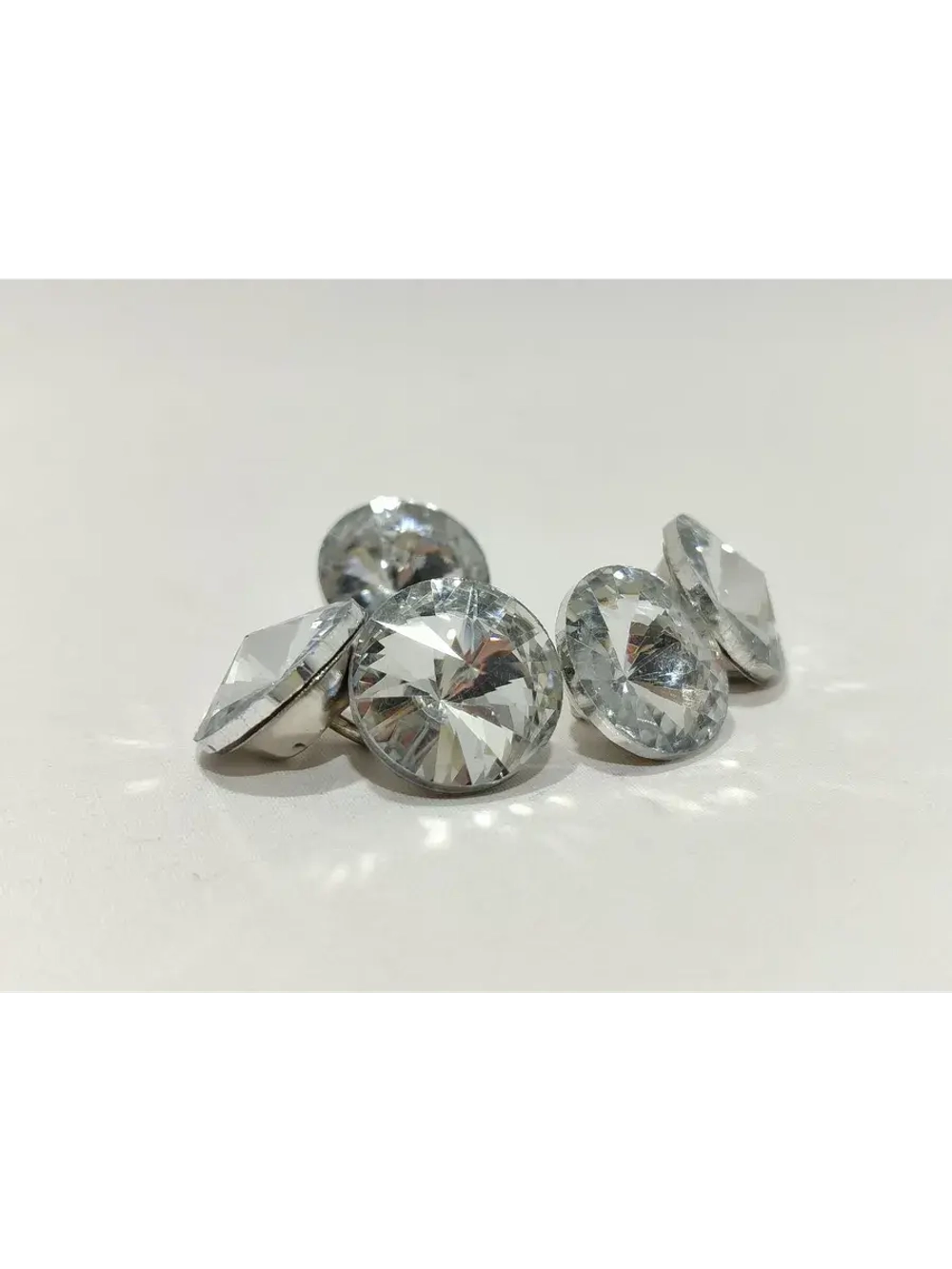 Декоративные стразы для дивана, кресел, пуговиц