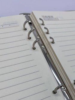 Блокнот органайзер А5 на кольцах 96 л. на магните в линейку грнанитно-серый(5919-4)