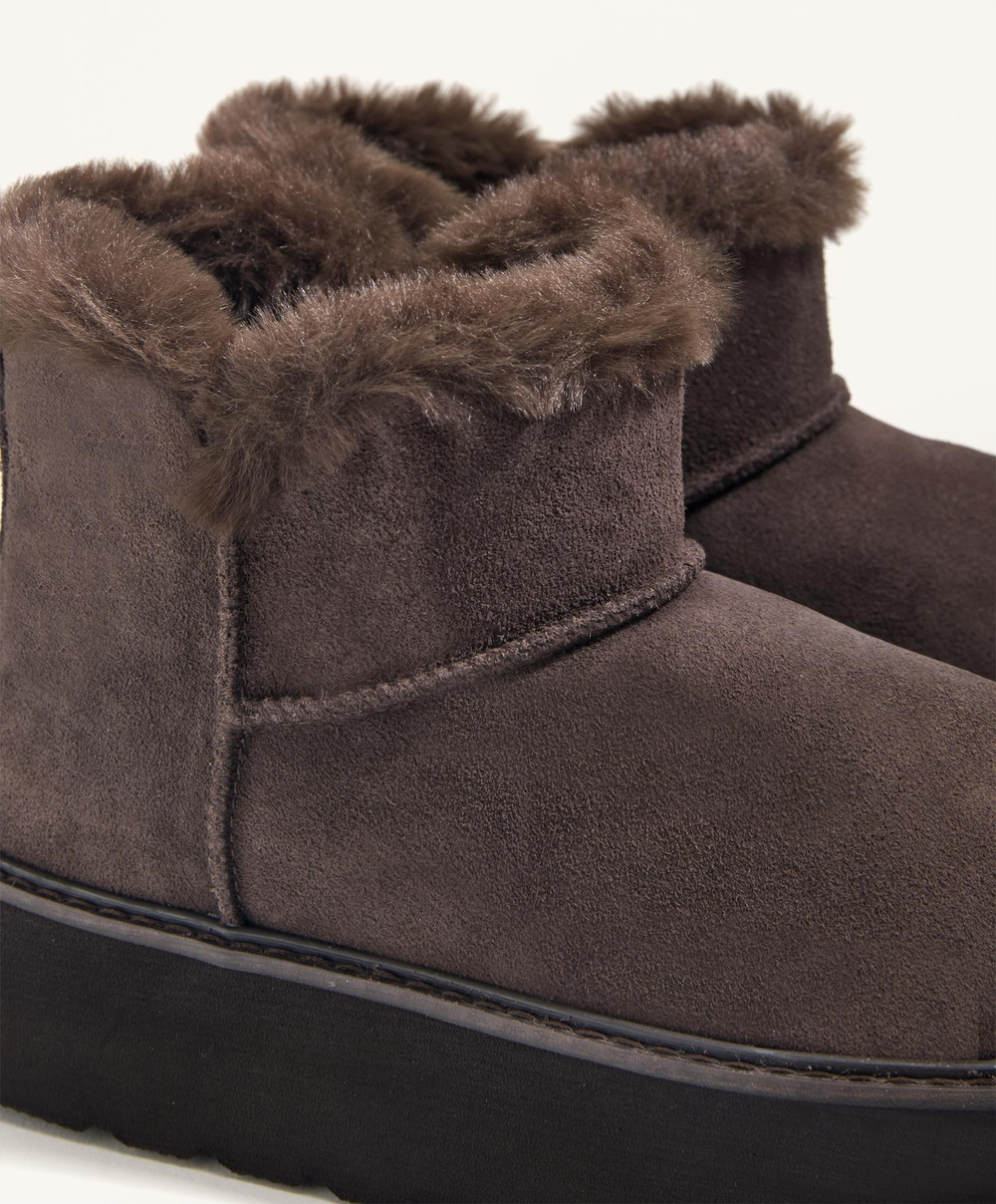OYSHO Замшевые угги на платформе, коричневый