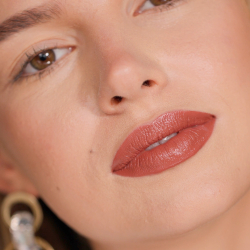 ZOEVA Pout Perfect Lipstick Pencil - Помада в карандаше оттенок Melanie, 4 g