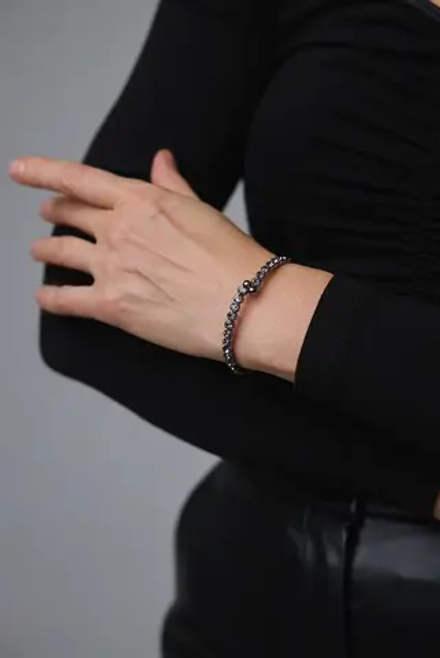 Браслет жесткий из кристаллов Swarovski в оттенке графит