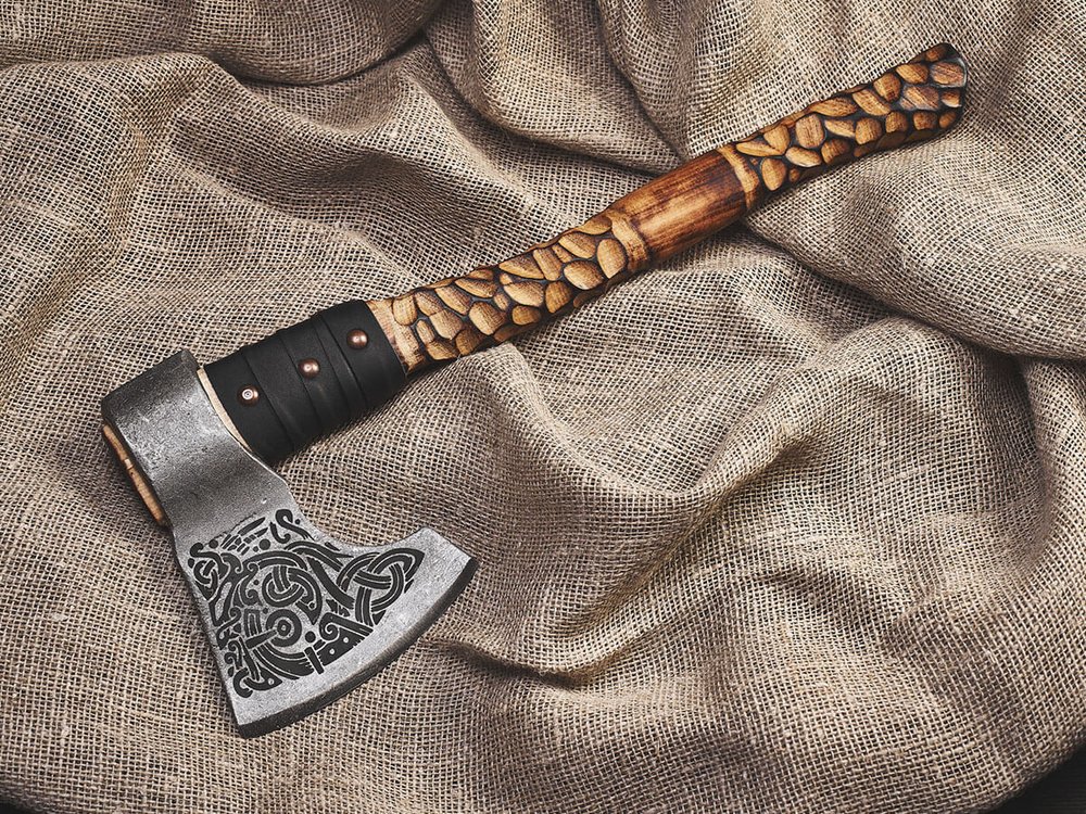 Топор "Варяг", резная рукоять комель берёзы (обжиг)